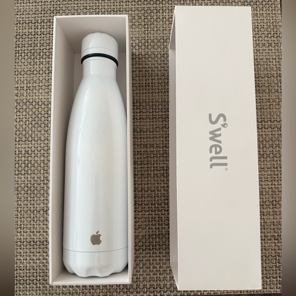 🆕 S’well swell stainless steel hot cold bottle Apple HQ logo Mothership store 🍎